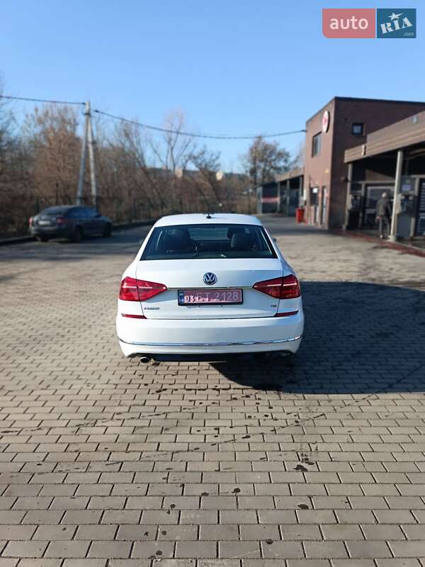 Седан Volkswagen Passat 2016 в Ровно