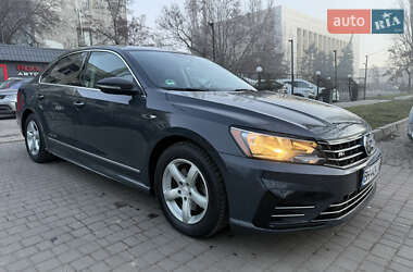 Седан Volkswagen Passat 2016 в Одесі