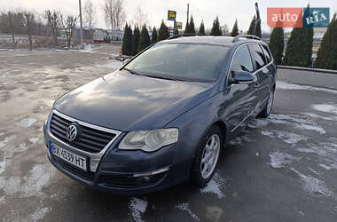 Універсал Volkswagen Passat 2009 в Житомирі