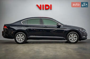 Седан Volkswagen Passat 2018 в Киеве