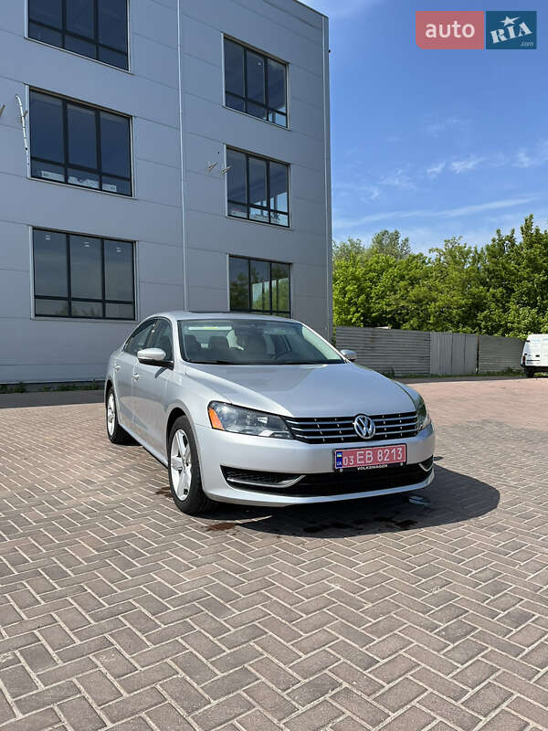 Седан Volkswagen Passat 2013 в Ровно