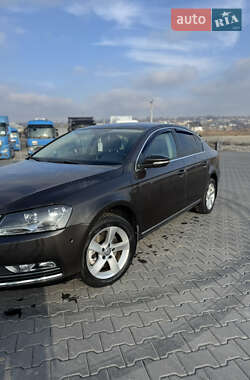 Седан Volkswagen Passat 2012 в Черновцах