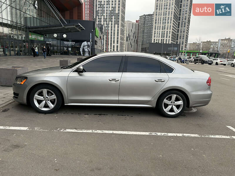 Седан Volkswagen Passat 2013 в Києві
