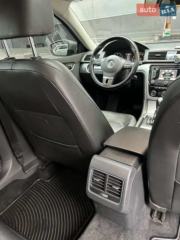 Седан Volkswagen Passat 2013 в Києві