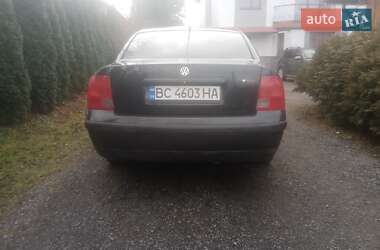 Седан Volkswagen Passat 1999 в Мостиске