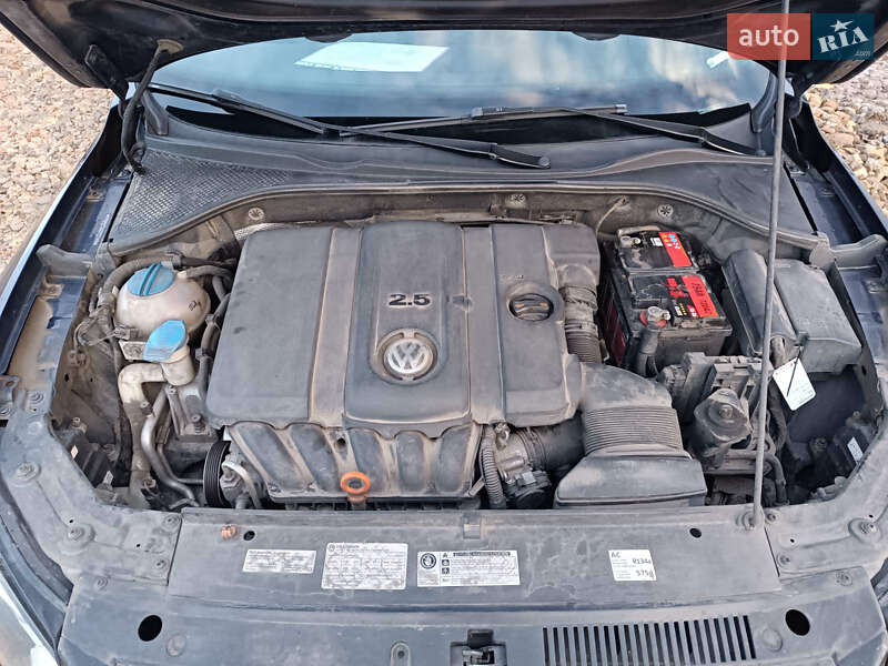 Седан Volkswagen Passat 2012 в Киеве