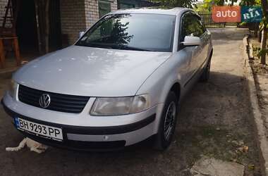 Седан Volkswagen Passat 1999 в Первомайске