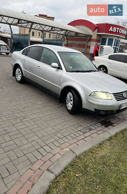 Седан Volkswagen Passat 2003 в Києві