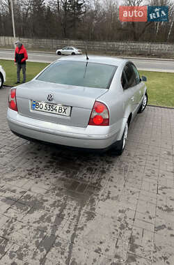 Седан Volkswagen Passat 2003 в Києві