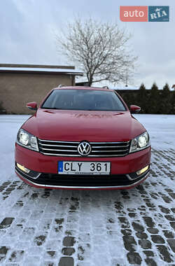 Універсал Volkswagen Passat 2012 в Тернополі