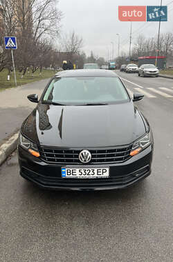 Седан Volkswagen Passat 2016 в Киеве