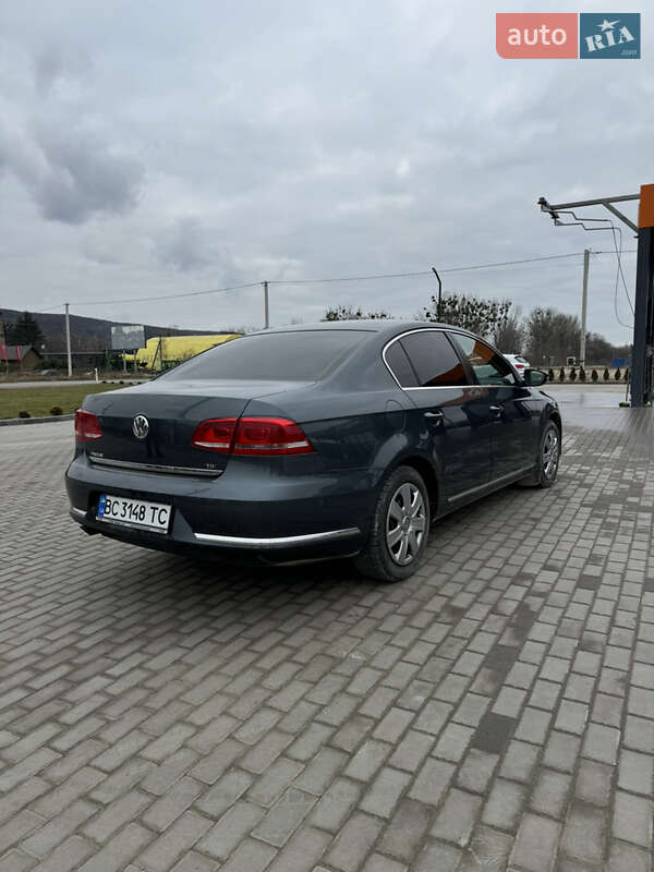 Седан Volkswagen Passat 2011 в Золочеві