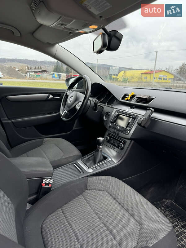 Седан Volkswagen Passat 2011 в Золочеві