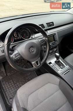 Універсал Volkswagen Passat 2012 в Києві