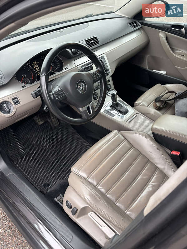 Універсал Volkswagen Passat 2009 в Житомирі