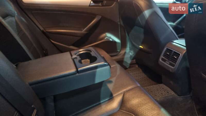 Седан Volkswagen Passat 2012 в Житомирі
