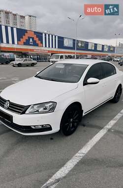 Седан Volkswagen Passat 2012 в Киеве