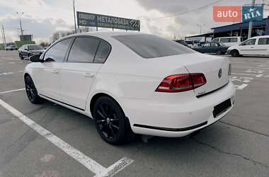 Седан Volkswagen Passat 2012 в Киеве