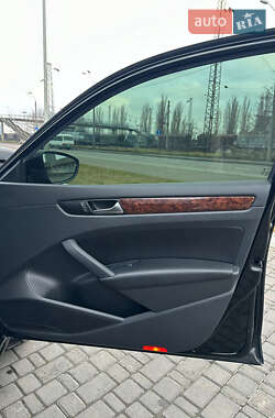 Седан Volkswagen Passat 2013 в Одесі