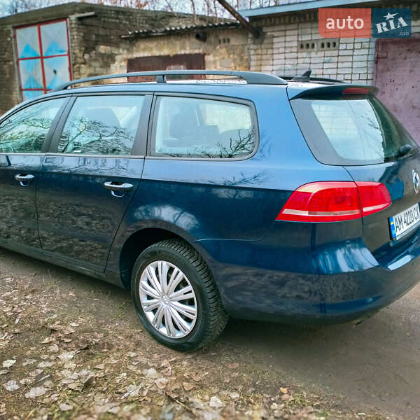 Універсал Volkswagen Passat 2011 в Житомирі
