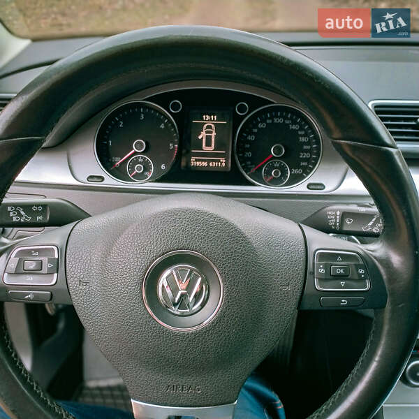 Універсал Volkswagen Passat 2011 в Житомирі