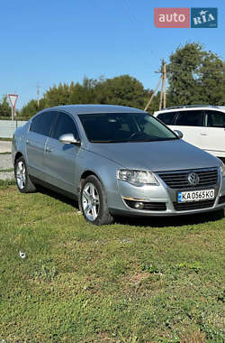 Седан Volkswagen Passat 2008 в Хотині