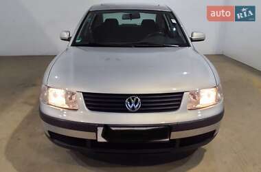 Седан Volkswagen Passat 1997 в Вінниці