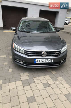 Седан Volkswagen Passat 2017 в Ивано-Франковске