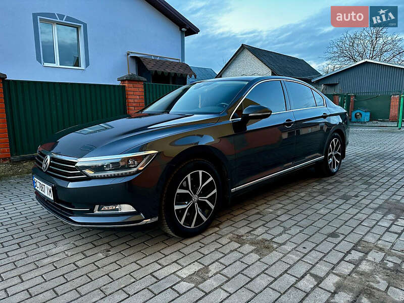 Седан Volkswagen Passat 2018 в Львове