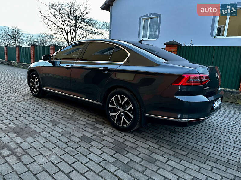Седан Volkswagen Passat 2018 в Львове