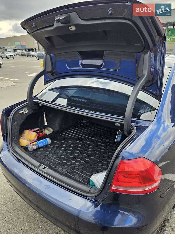 Седан Volkswagen Passat 2013 в Борисполе