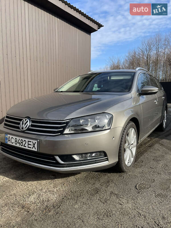 Універсал Volkswagen Passat 2013 в Маневичах