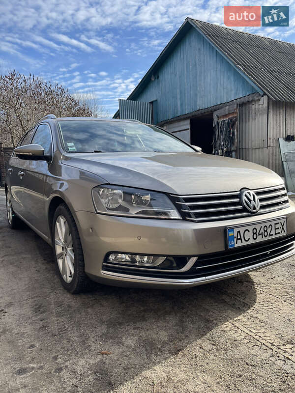 Універсал Volkswagen Passat 2013 в Маневичах