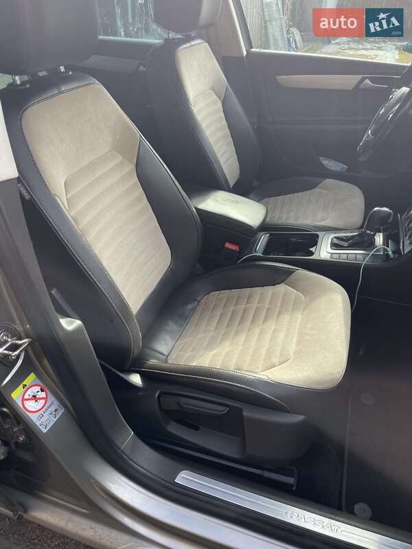 Універсал Volkswagen Passat 2013 в Маневичах