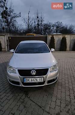 Седан Volkswagen Passat 2005 в Сарнах