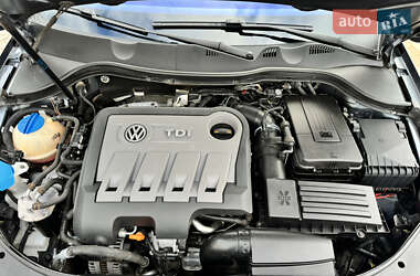 Седан Volkswagen Passat 2013 в Звягелі