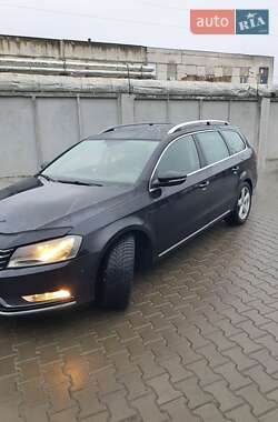 Універсал Volkswagen Passat 2012 в Житомирі