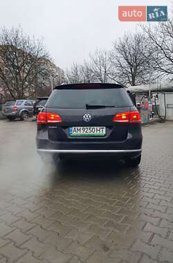 Універсал Volkswagen Passat 2012 в Житомирі