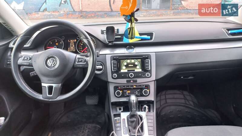 Універсал Volkswagen Passat 2011 в Луцьку