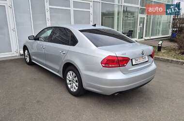 Седан Volkswagen Passat 2013 в Києві