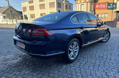 Седан Volkswagen Passat 2016 в Тячеве