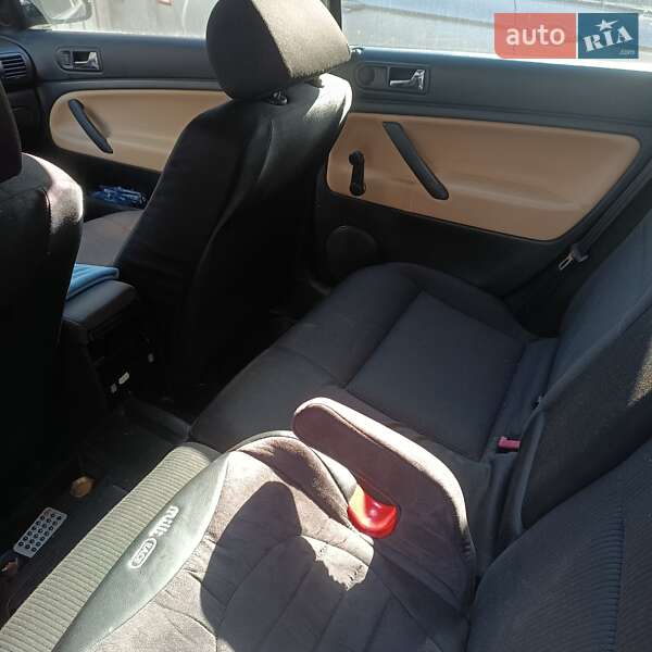 Универсал Volkswagen Passat 2002 в Киеве