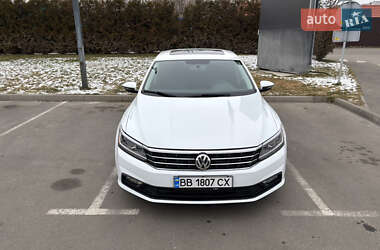 Седан Volkswagen Passat 2017 в Києві