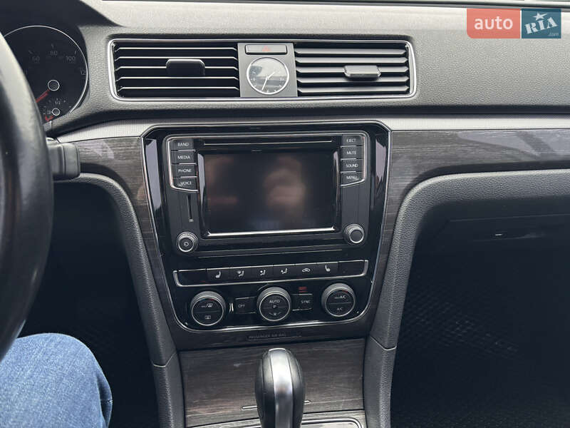 Седан Volkswagen Passat 2017 в Киеве