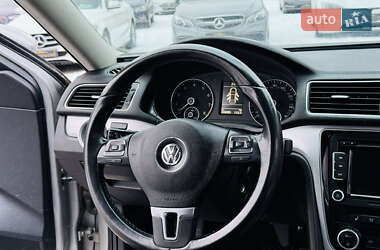 Седан Volkswagen Passat 2011 в Харкові