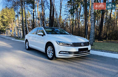 Седан Volkswagen Passat 2018 в Києві