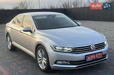 Седан Volkswagen Passat 2016 в Береговому