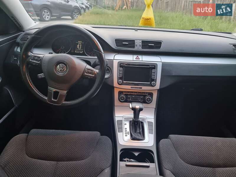 Седан Volkswagen Passat 2010 в Сокале