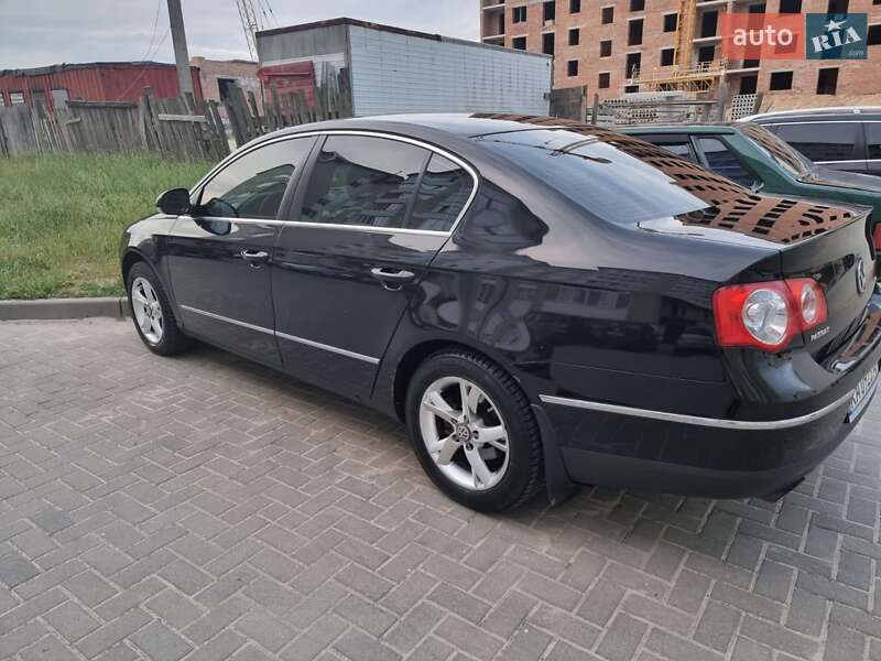 Седан Volkswagen Passat 2010 в Сокале