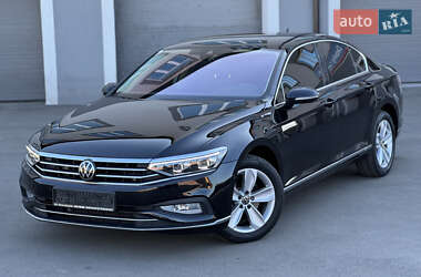 Седан Volkswagen Passat 2022 в Виннице